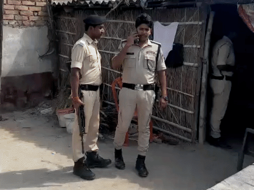 मुजफ्फरपुर में दो नाबालिग छात्राओं पर ब्लेड से हमला:इलाज के बाद अस्पताल से डिस्चार्ज; अज्ञात बाइक सवार पर FIR, सीसीटीवी खंगाल रही पुलिस