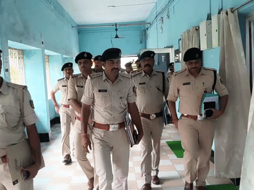 नालंदा में त्योहार पर सुरक्षा के कड़े इंतजाम:IG ने की समीक्षा बैठक, स्टंटबाजों और शराब माफियाओं पर नकेल कसने के आदेश