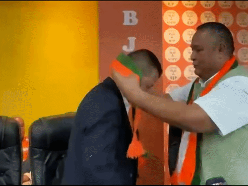 मेघालय-UDP के पूर्व विधायक जेमिनो मावथोह ने बीजेपी जॉइन की:8 और विधायक शामिल हो सकते हैं; पार्टी की बैठक में 6 विधायक नहीं पहुंचे
