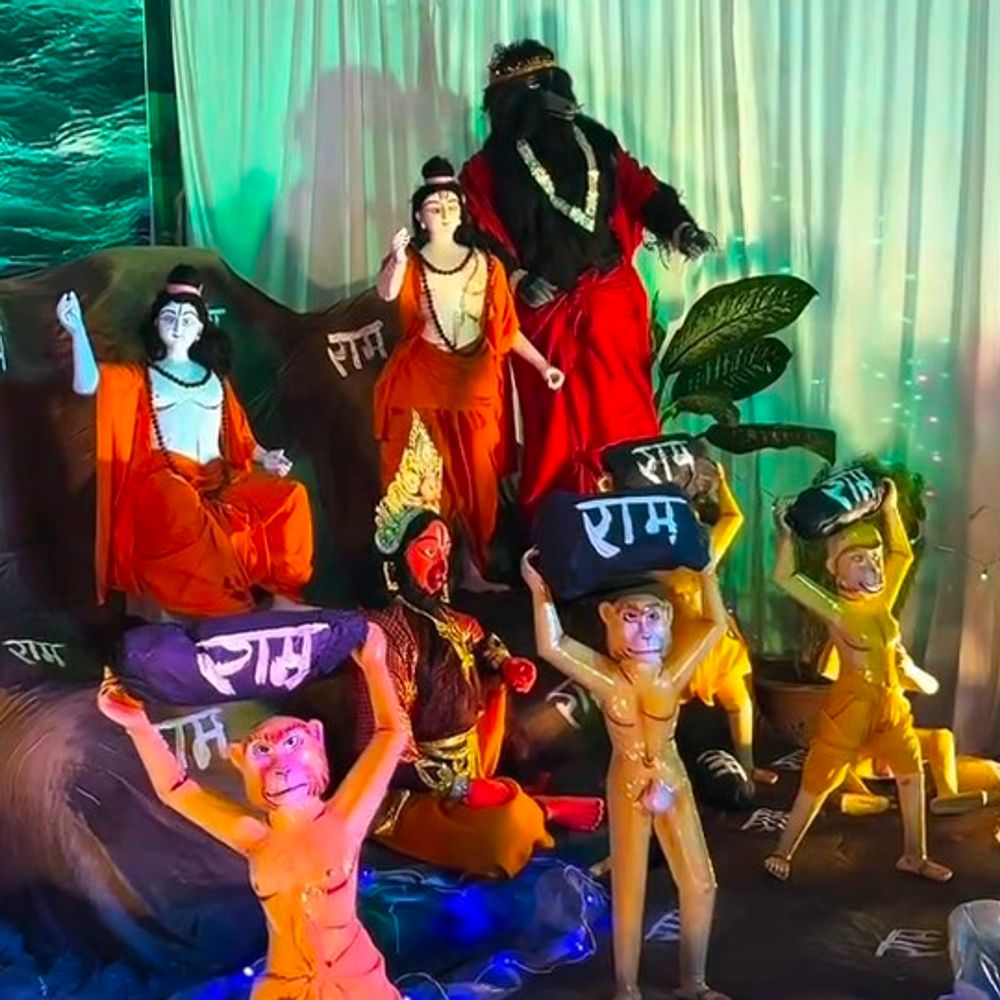 कान्हा जन्मोत्सव पर सर्जिकल स्ट्राइक, पहलगाम हमले की झांकी:प्रयागराज में कृष्ण लीलाओं के साथ भारतीय सेना का शौर्य दिखा
