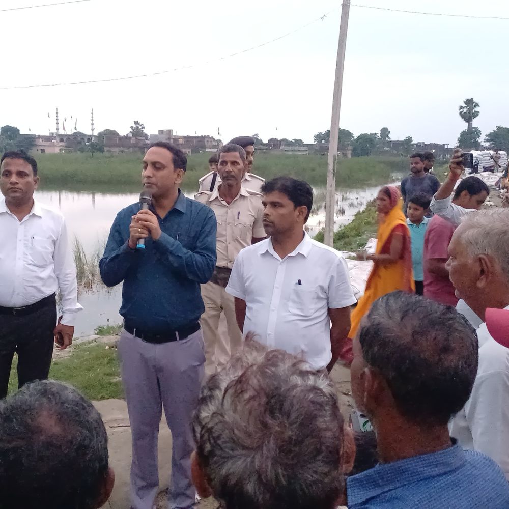 गंगा-गंडक का जलस्तर बढ़ा, 3 वार्डों में घुसा पानी:खगड़िया के नयागांव गौरियासी में स्कूल में 3 फीट पानी