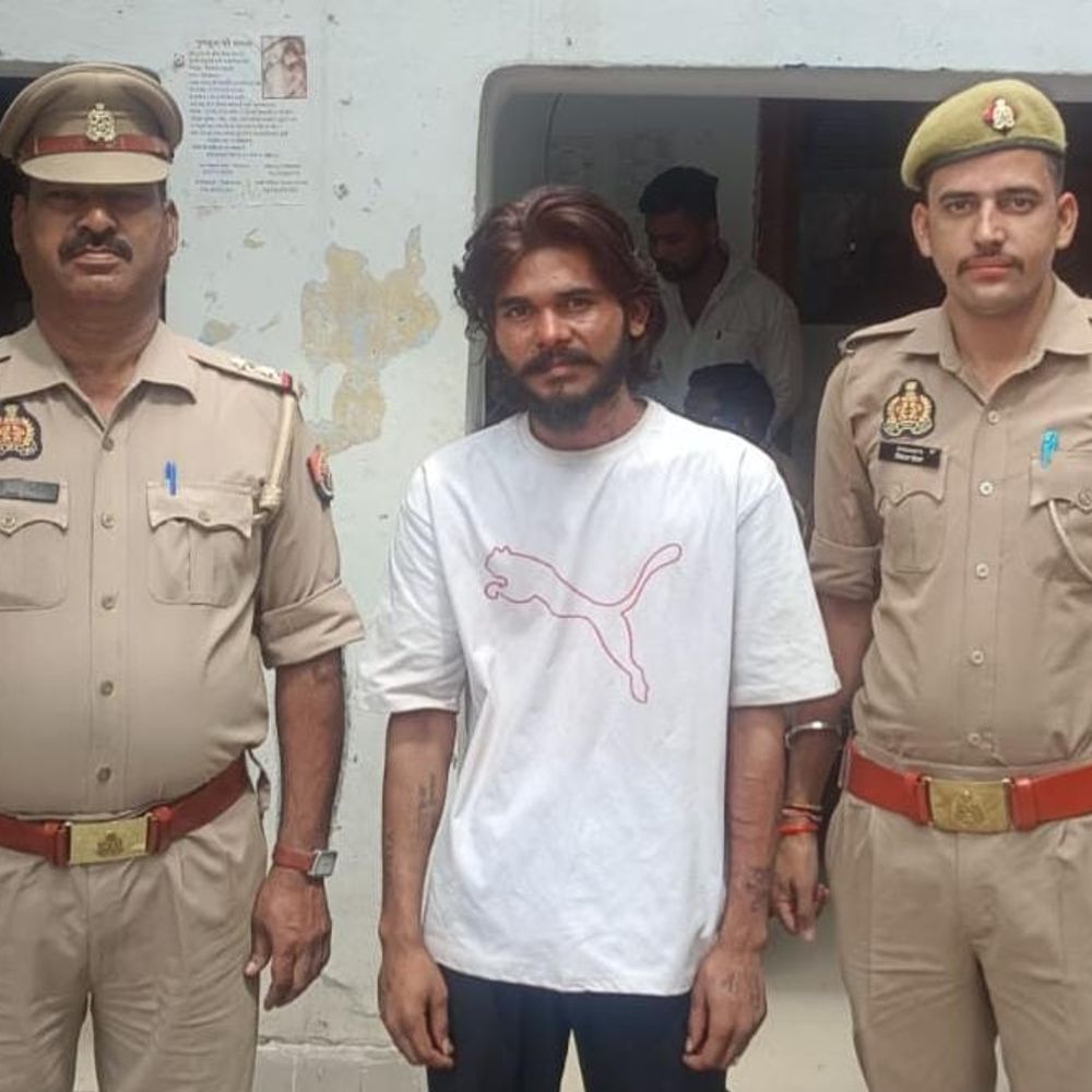 एटा में हिस्ट्रीशीटर गिरफ्तार:दो मोबाइल और 25 हजार रुपए छीनने का आरोप, मुठभेड़ में भी नाम सामने आया था