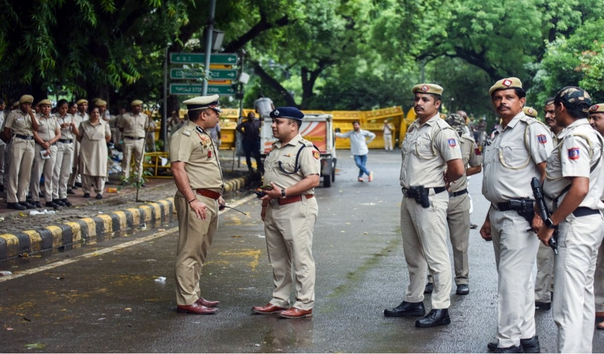 Delhi के Sanskriti School और British School को Bomb Threat, खाली कराए गए परिसर