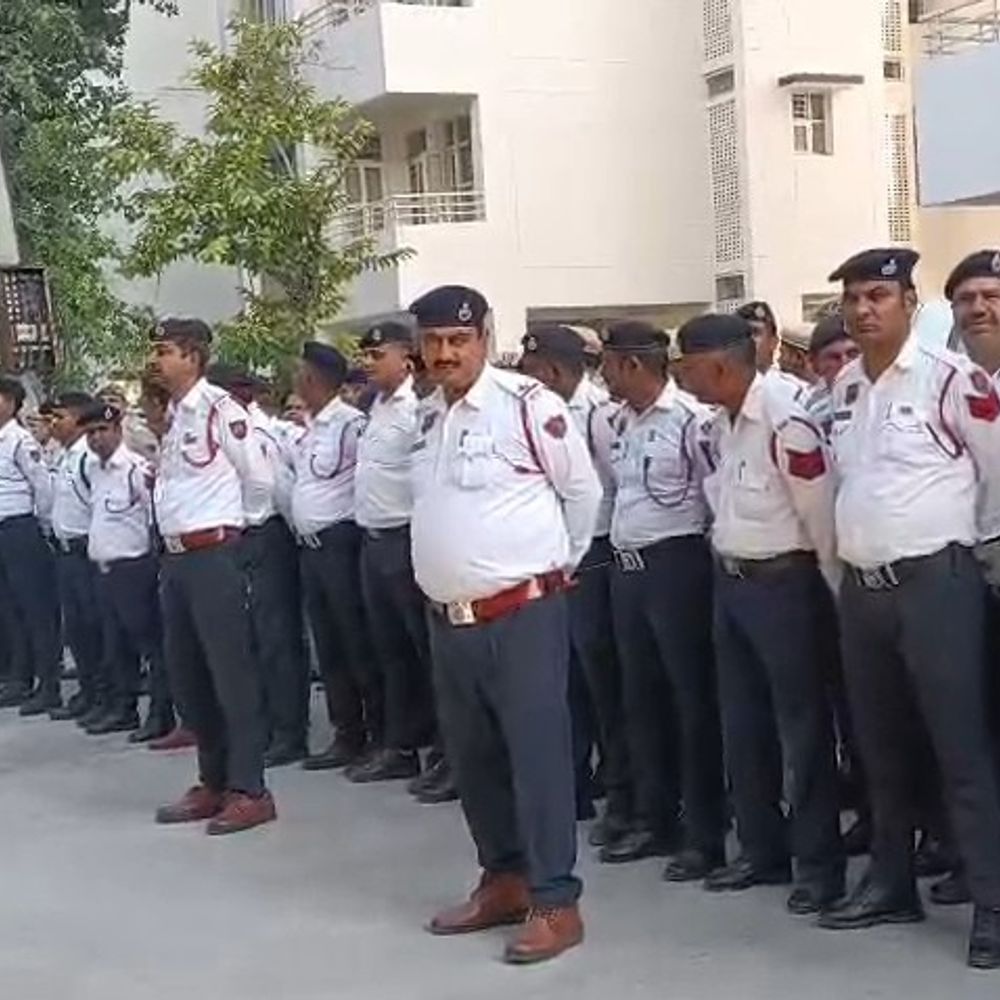 पुलिस ने शुरू किया 1095 ट्रैफिक हेल्पलाइन:यातायात का नया प्लान: 80 पुलिसकर्मी और 20 राइडर बढ़ाए; 25 नए ट्रैफिक प्वाइंट बनाए