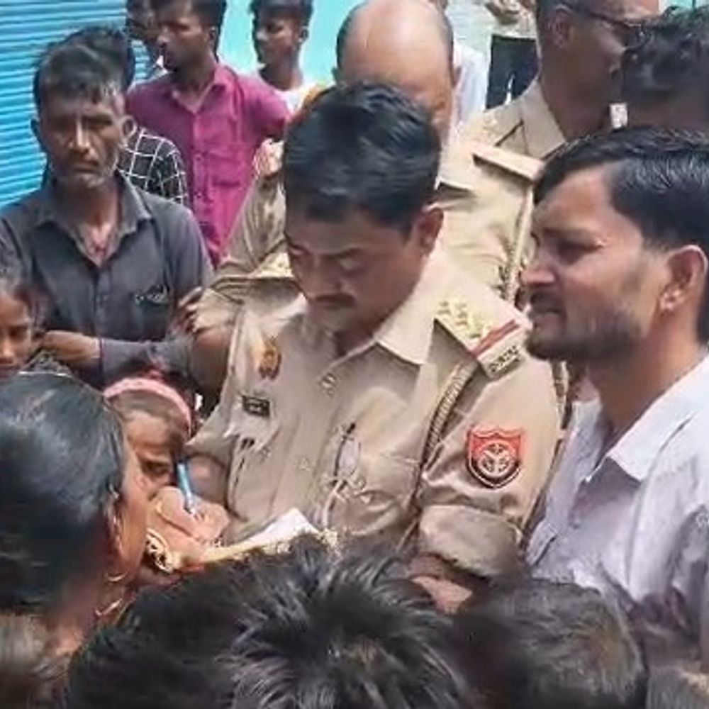 जच्चा-बच्चा की मौत के बाद मेडिकल स्टोर में मिला अवैध-क्लीनिक:सीतापुर में बिना लाइसेंस चल रहा था इलाज, उपकरण मिलने पर कमरा सील; संचालक फरार