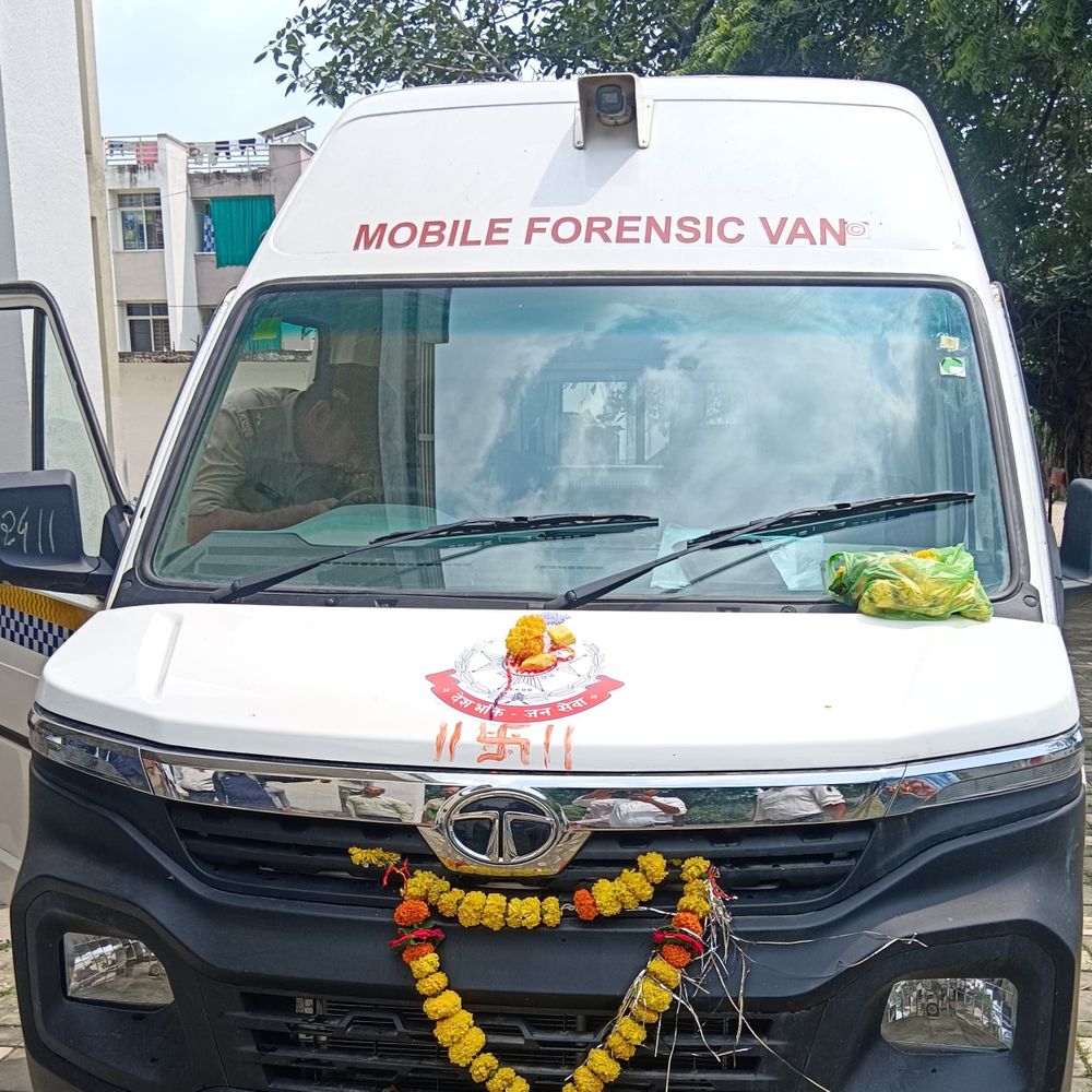 विदिशा पुलिस को मिली हाईटेक मोबाइल फॉरेंसिक वैन:घटनास्थल पर ही जुटेंगे वैज्ञानिक साक्ष्य, फिंगरप्रिंट से लेकर डीएनए जांच के उपकरण मौजूद