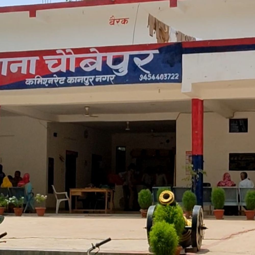 घर के दरवाजे पर खड़े युवक की गोली मारकर हत्या:कानपुर में फायरिंग की आवाज सुनकर दौड़े लोग, खून से लथपथ तड़पता रहा, आरोपी फरार