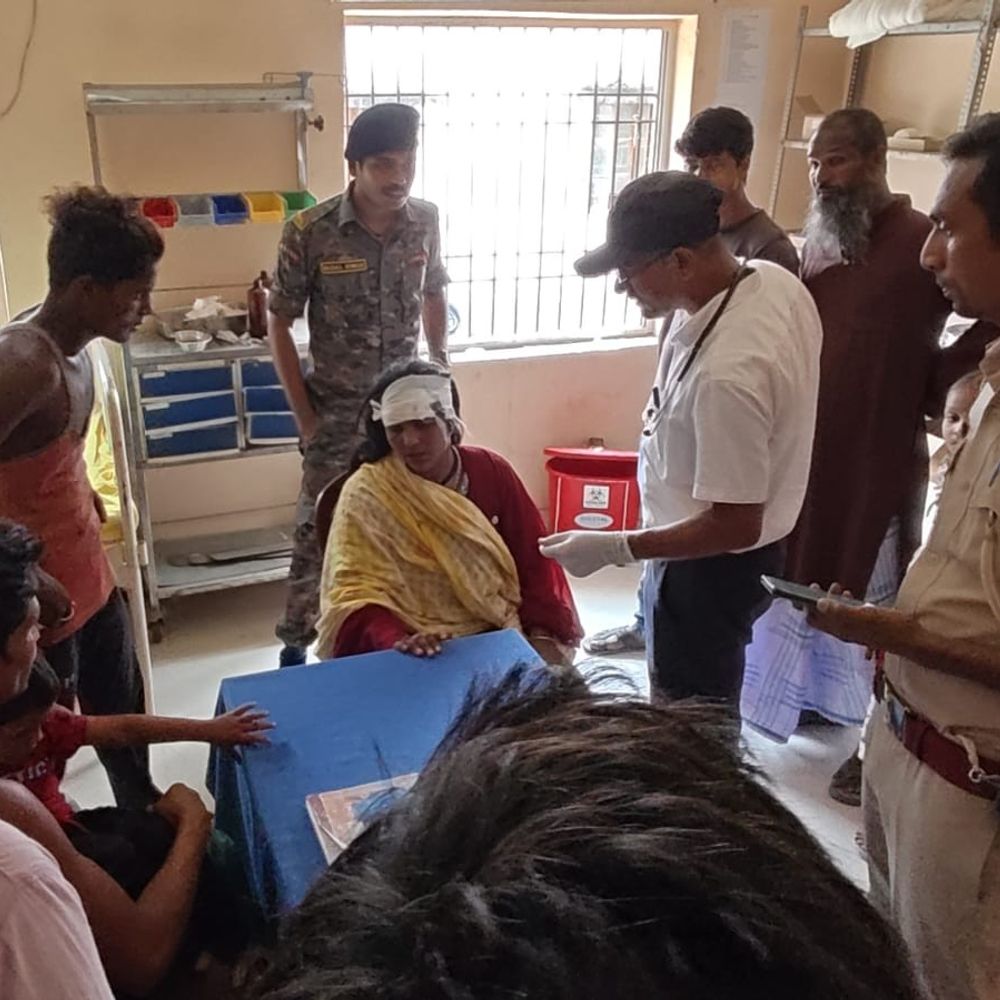 किशनगंज में रोड एक्सीडेंट, 7 लोग घायल:बच्चे को बचाने में ड्राइवर के ब्रेक लगाने से ई-रिक्शा पलटा