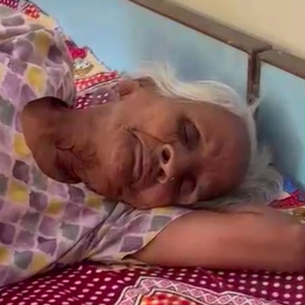 बरनाला में महिला से सोने की बालियां झपटीं:बाइक सवार 2 लुटेरे फरार, पति की आखिरी निशानी छीनने से सदमे में बुजुर्ग