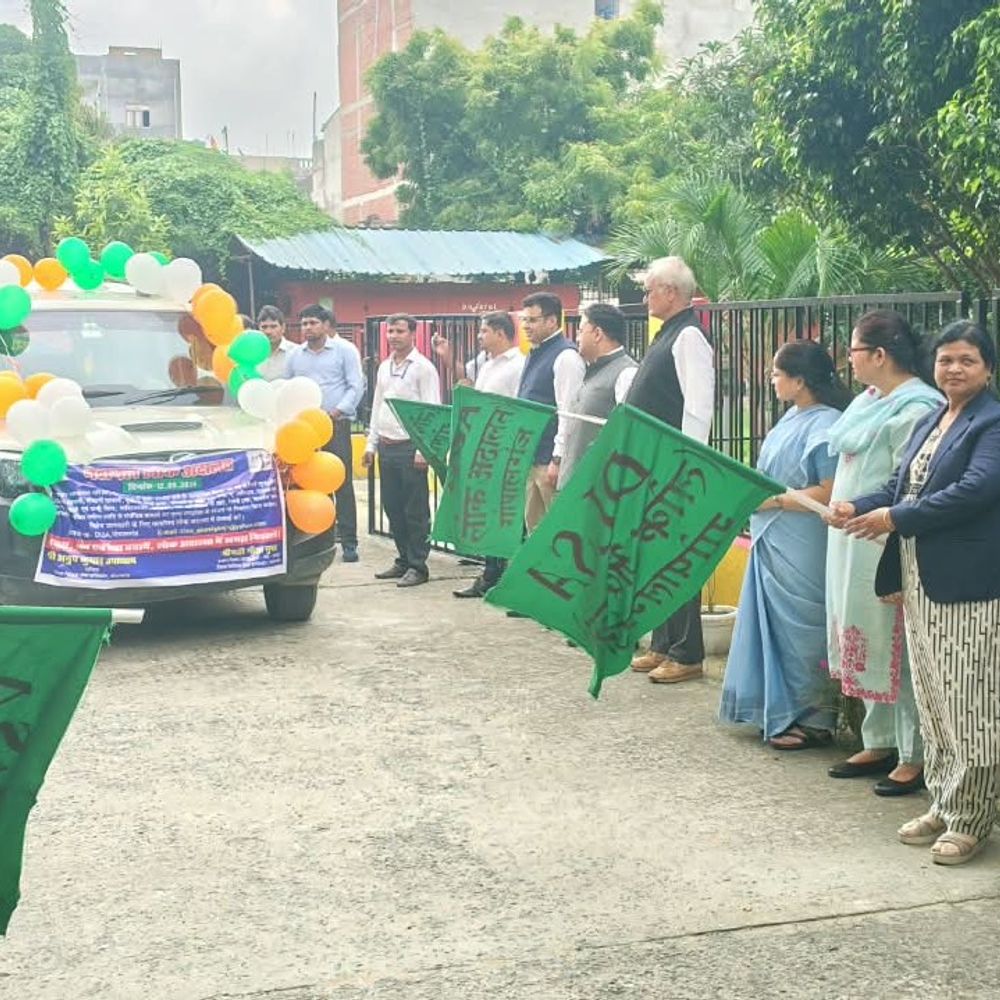 राष्ट्रीय लोक अदालत के लिए निकला ‘न्याय का रथ’:गोपालगंज में प्रधान जिला जज ने प्रचार-रथों को दिखाई हरी झंडी; गांव-गांव जाकर लोगों को बताएंगे फायदे