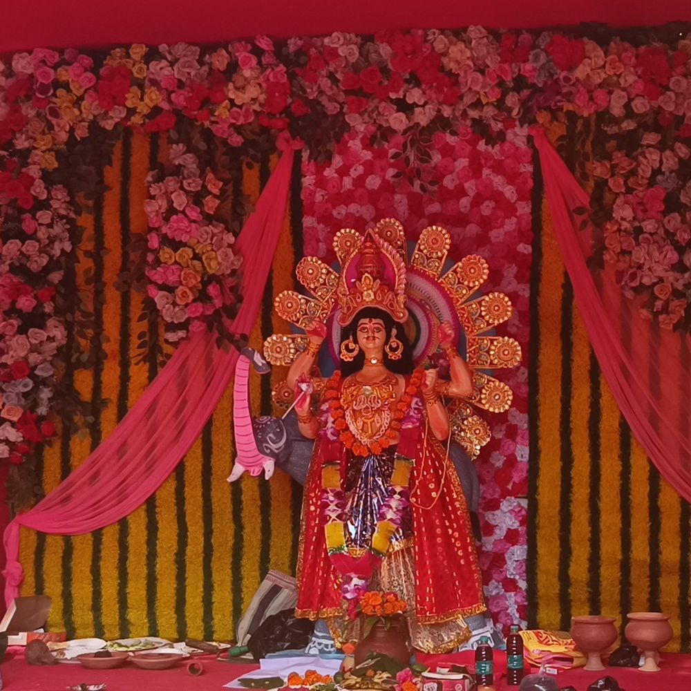 किशनगंज में विश्वकर्मा पूजा पर श्रद्धालुओं की भीड़:लोगों ने गाड़ियों और मशीनों की पूजा की, कई जगह मेले भी लगे