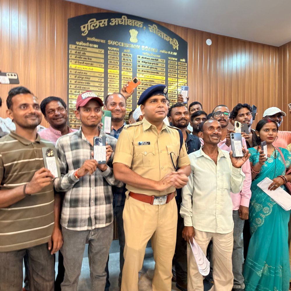 सीतामढ़ी पुलिस ने लौटाए 60 गुम-चोरी हुए मोबाइल:ऑपरेशन मुस्कान से खिले चेहरे, बेंगलुरु से बरामद किया iPhone 16