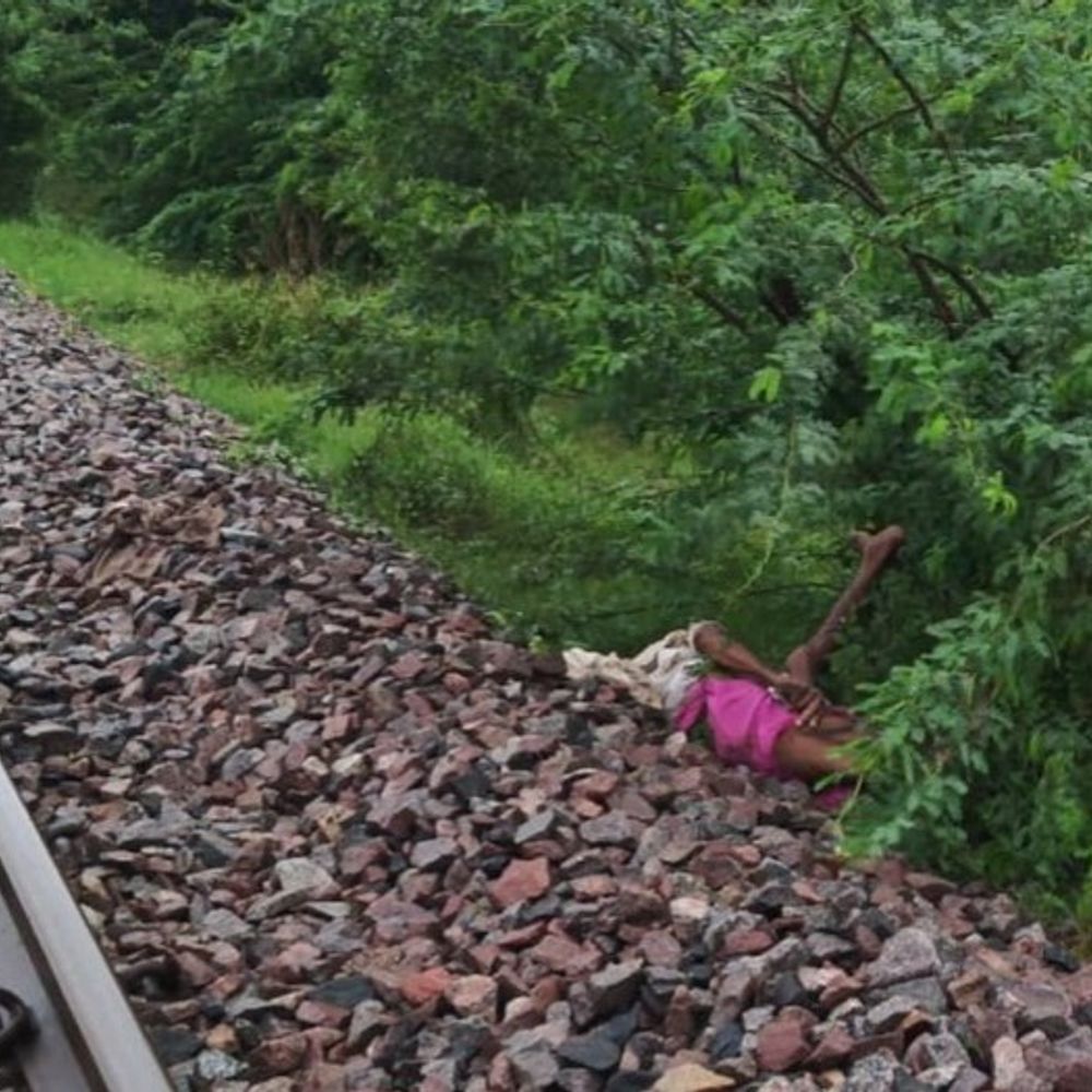 ट्रेन की चपेट में आने से बुजुर्ग की मौत:अमेठी में ट्रैक पार करते समय हादसा, पुलिस जांच में जुटी