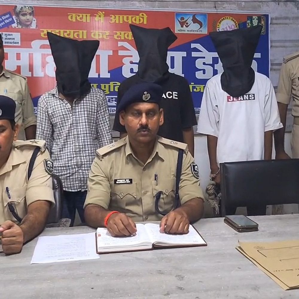 फाइनेंस कर्मी से लूट मामले में 3 गिरफ्तार:सीवान के 3 आरोपी पकड़े गए; 22,800 नगद और 4 बाइक बरामद