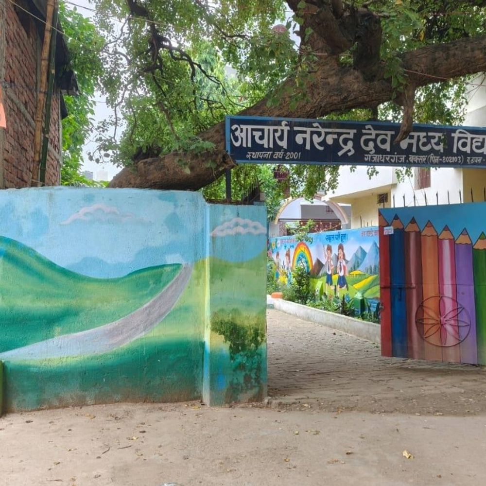 बक्सर के बालिका मध्य विद्यालय रामपुर के प्रभारी प्रधानाध्यापक निलंबित:बच्चों की पिटाई का वीडियो हुआ वायरल, शिक्षा विभाग ने की कार्रवाई