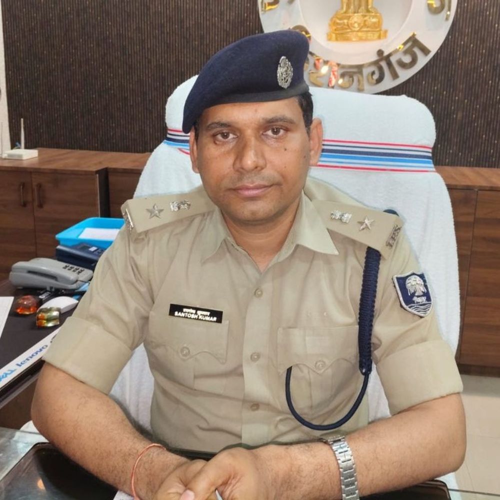 किशनगंज SP ने 28 पुलिस अधिकारियों का ट्रांस्फर किया:बिशनपुर थानाध्यक्ष सस्पेंड, गवर्नडांगा और छतरगाछ प्रभारी लाइन हाजिर