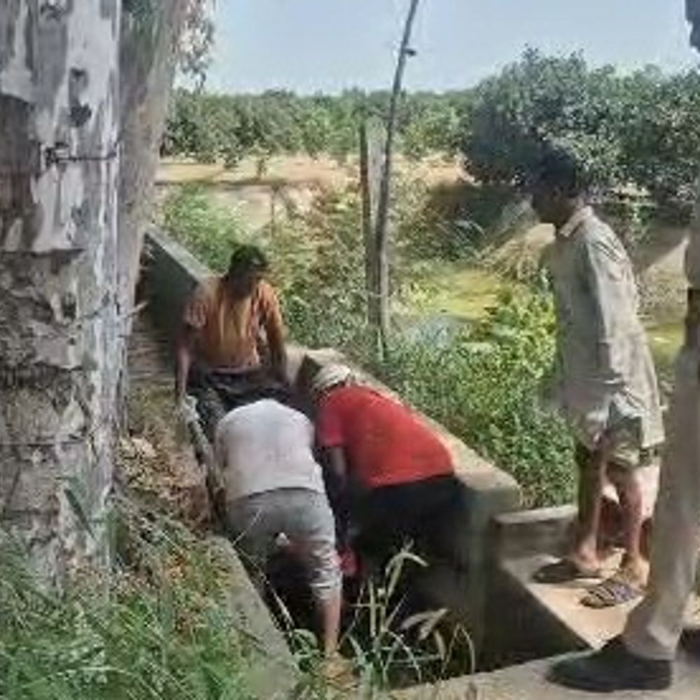 अबोहर में नहरी पानी के खाल से मिला शव:30-35 साल के युवक की पहचान नहीं, हाथ पर टैटू और कुंडी मूछें, सफेद धारी वाली रेड टीशर्ट