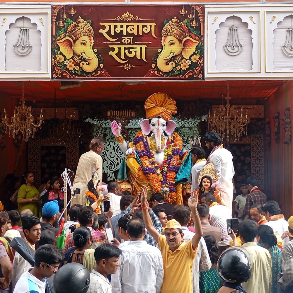 कानपुर में बप्पा को नम आंखों से विदाई:रामबाग धाम से सरसैया घाट तक निकली भव्य पदयात्रा, लगे जयकारे