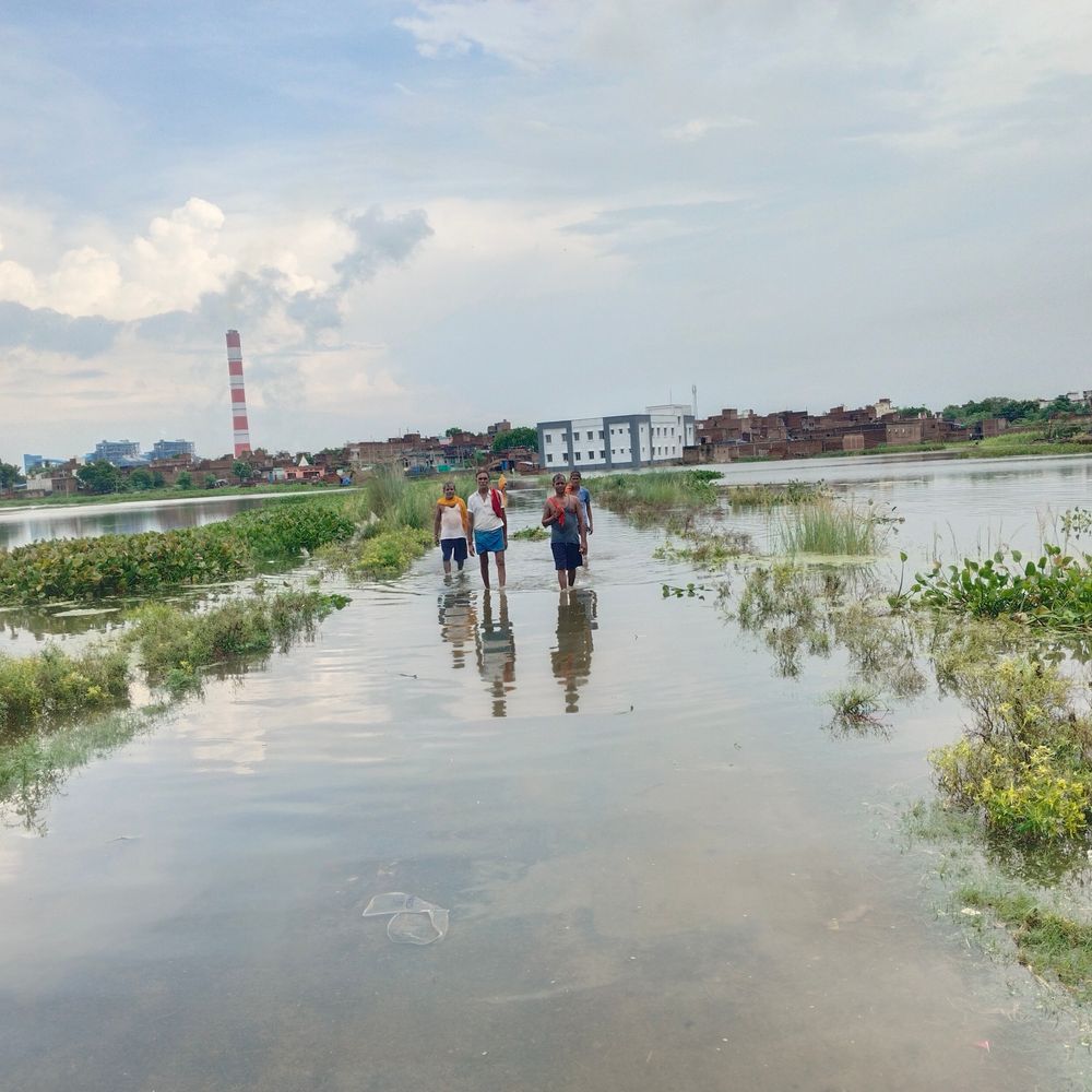 बक्सर में गंगा का जलस्तर 60.02 मीटर पर:सिकरौल-बनारपुर में घरों तक पहुंचा पानी, जनेश्वर सेतु मार्ग बंद