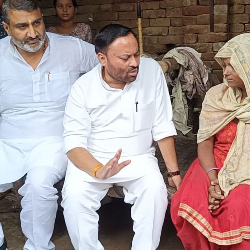 मंत्री ने रेप पीड़िता के परिवार से की मुलाकात:बोले- दोषियों पर होगी सख्त कार्रवाई; परिवार को सुरक्षा का दिया भरोसा
