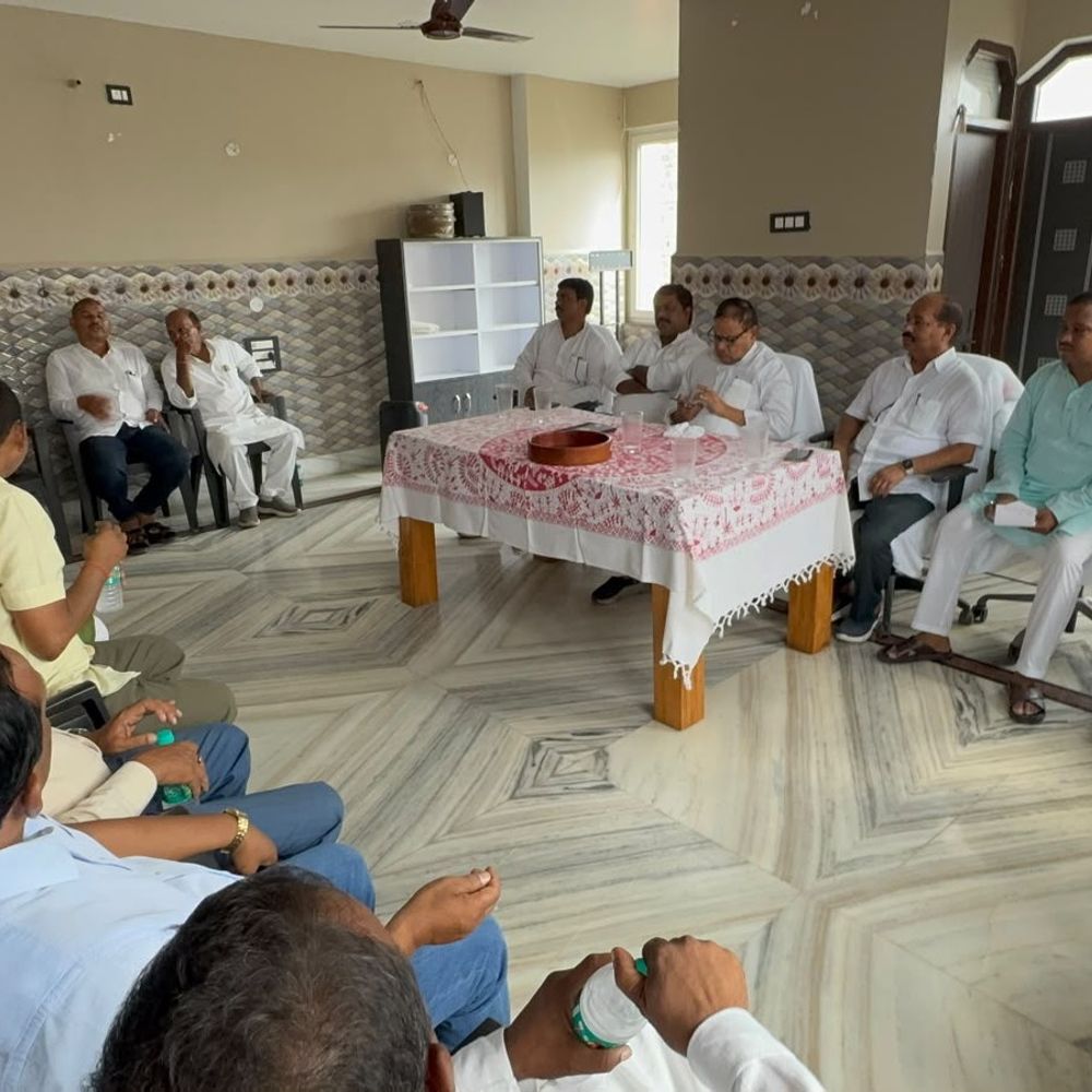 नवादा में प्रणय चंद्रवंशी के घर पहुंचे सांसद भीम सिंह:परिजनों को दिया न्याय का भरोसा; डॉ. केपी सिंह से भी मिले, बोले- हत्या पर राजनीति ठीक नहीं