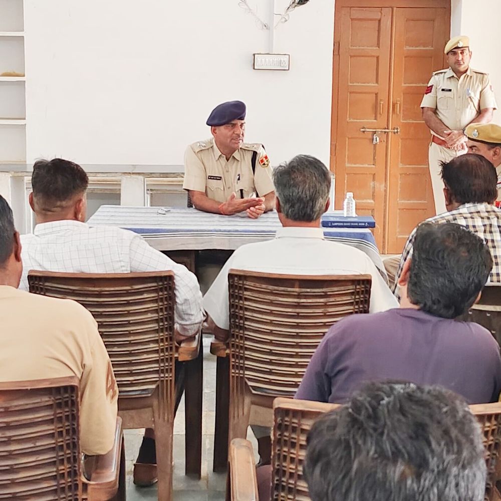 एसपी ने जसवंतगढ़-लाडनूं में की जनसुनवाई:कानून-व्यवस्था, लंबित मामलों पर अधिकारियों को दिए कार्रवाई के निर्देश
