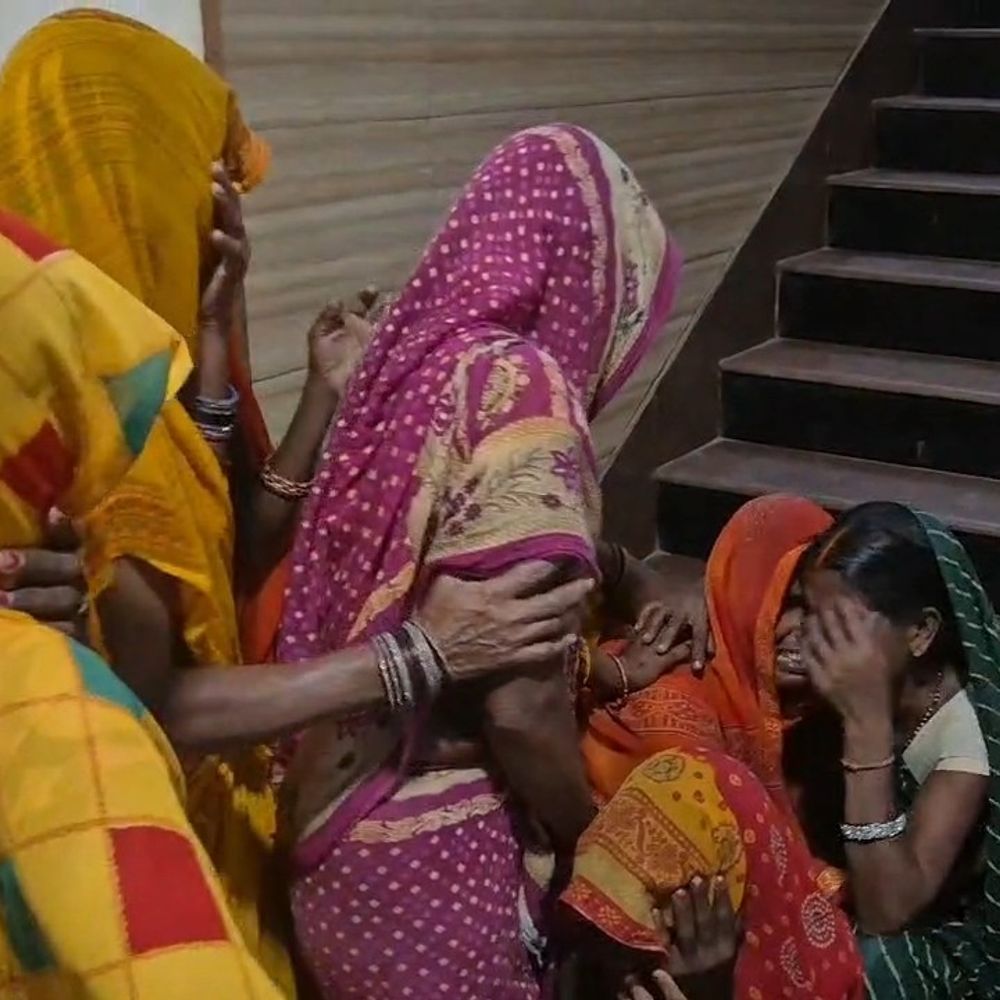 जमीन विवाद में बिल्डर पर ताबड़तोड़ फायरिंग,5 गोलियां लगीं:सीतामढ़ी में 4 बदमाशों ने घेरा, 22 कट्ठा जमीन को लेकर हमला; पुणे से लौटा था बिल्डर