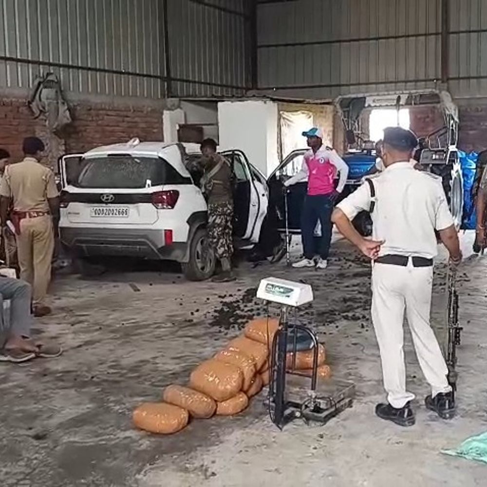 कैमूर के दुर्गावती में गोदाम से 27 किलो गांजा बरामद:मालिक हिरासत में, पुलिस कर रही पूछताछ; एक कार भी जब्त