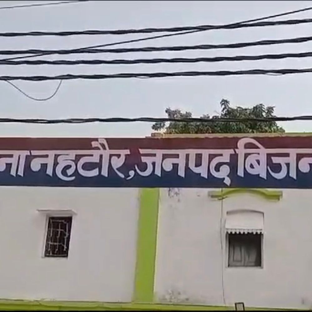 चंद्रशेखर की पार्टी की नेता समेत 9 पर FIR:झूठे रेप केस में फंसाने की धमकी दी, 10 लाख रुपए मांगने का आरोप