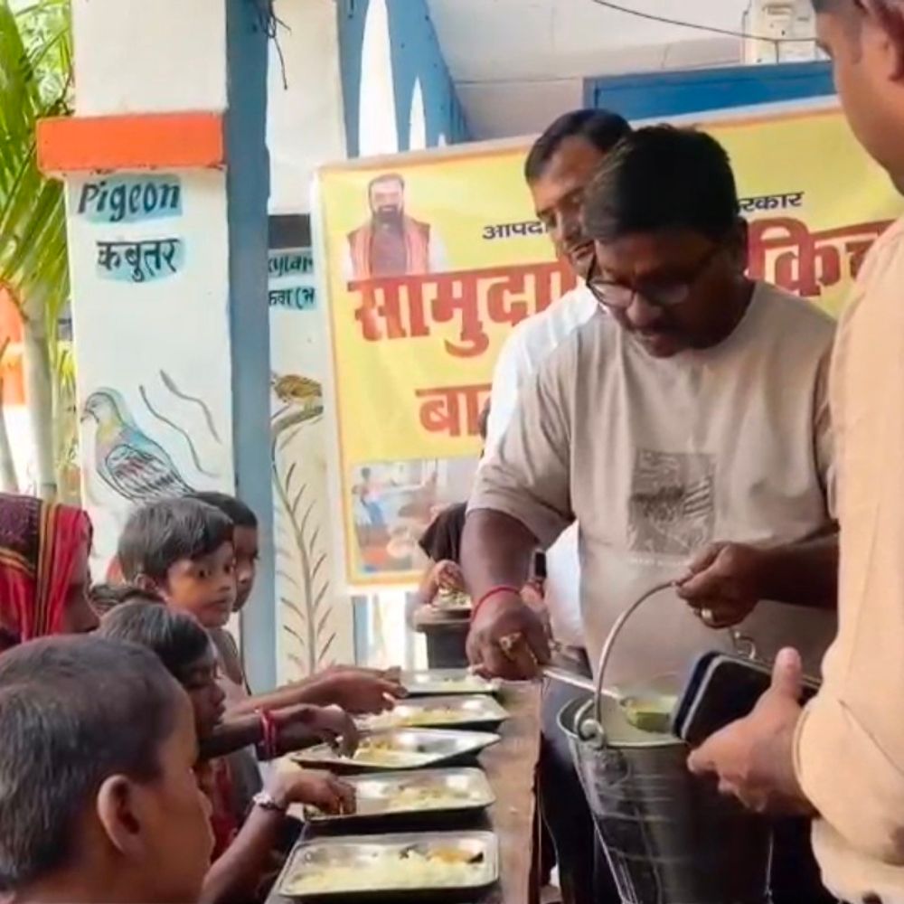 खगड़िया के बाढ़ प्रभावित इलाकों में कम्यूनिटी किचन की शुरुआत:विधायक बबलू मंडल ने बालुवाही में किया शुभारंभ, 600 परिवारों को राशन-पॉलीथिन शीट बांटी