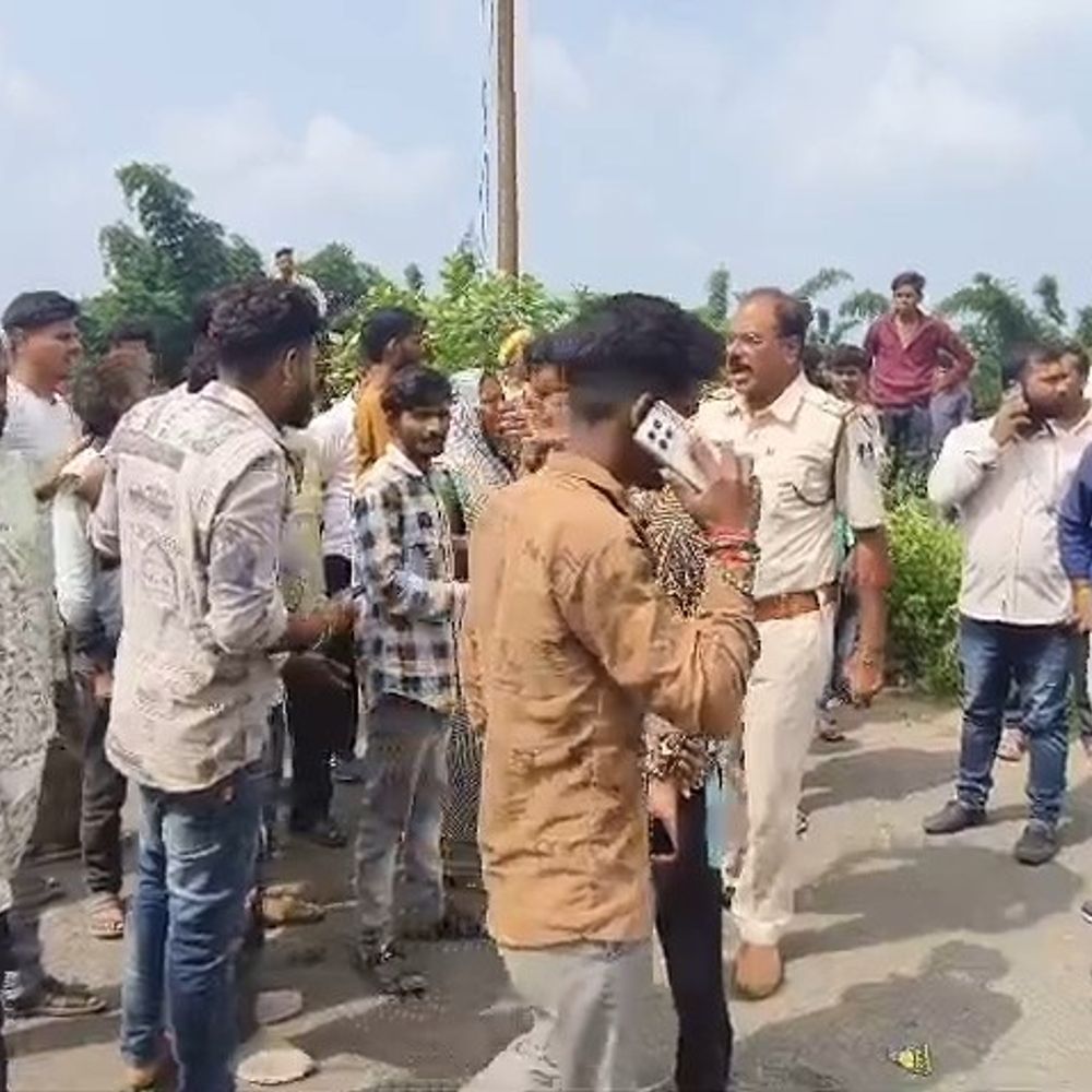 उज्जैन में नदी में गिरे युवक की तलाश तेज:19 साल के राहुल का 24 घंटे बाद भी सुराग नहीं; SDRF-NDRF की टीमें जुटीं, परिजनों ने लगाया जाम