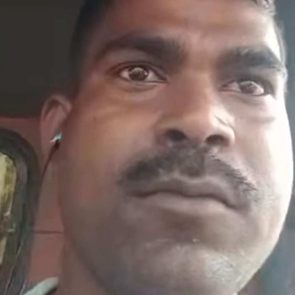 बांका में ई-रिक्शा पलटने से युवक की मौत:पंजवारा-भेड़ा मार्ग पर हादसा,6 लोगों को भी आई मामूली चोटें