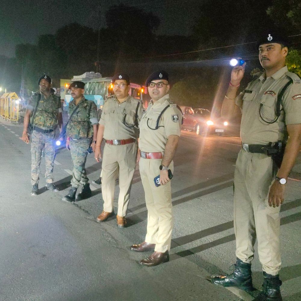 पूर्णिया में विशेष रात्रि चेकिंग अभियान:फरार अपराधियों की गिरफ्तारी और लोगों की सुरक्षा पर फोकस; एक्शन मोड में दिखे एसएसपी