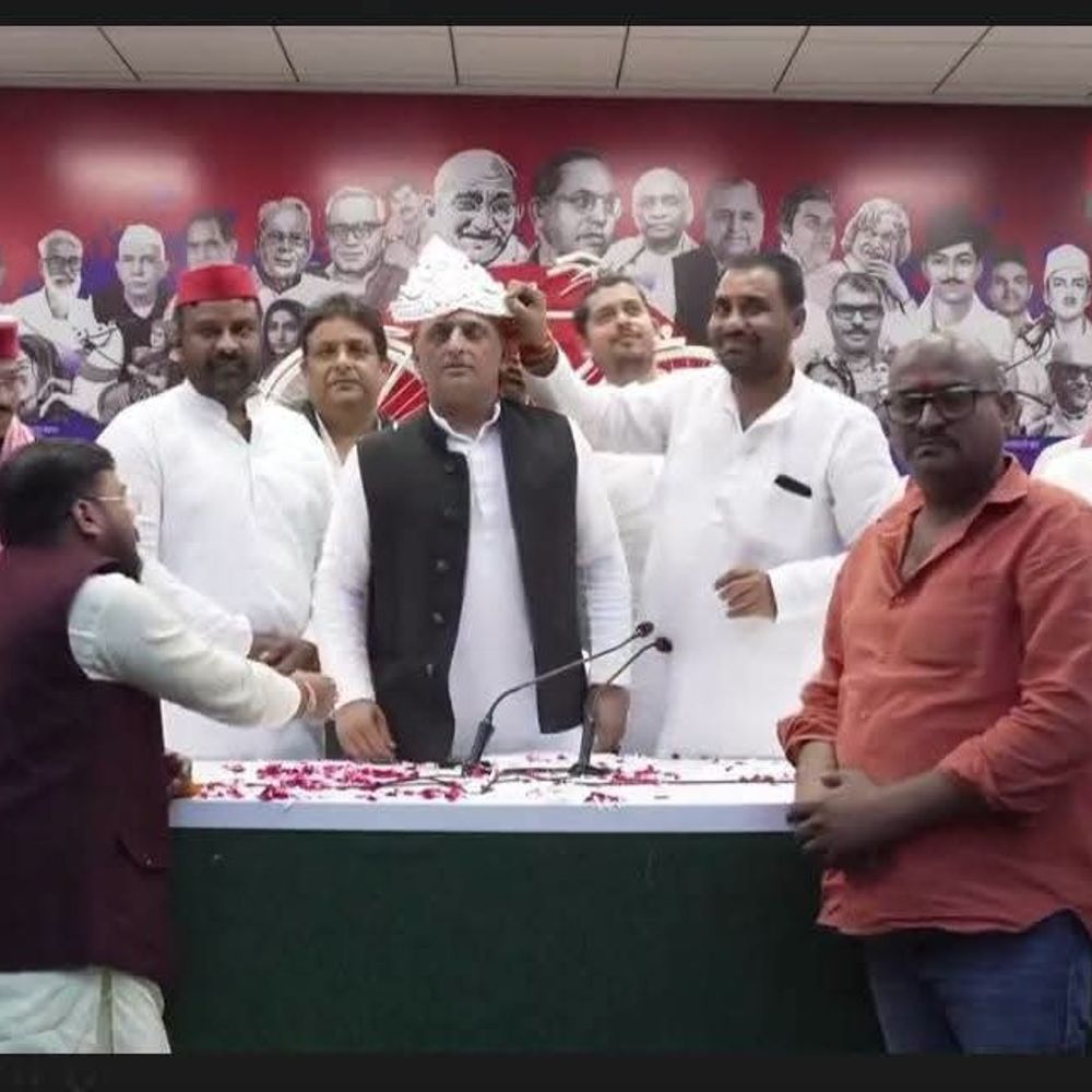 बसपा के पूर्व लोकसभा प्रत्याशी मयंक द्विवेदी सपा में शामिल:अखिलेश यादव की मौजूदगी में ली सदस्यता, दो बार जिला पंचायत सदस्य भी रहे