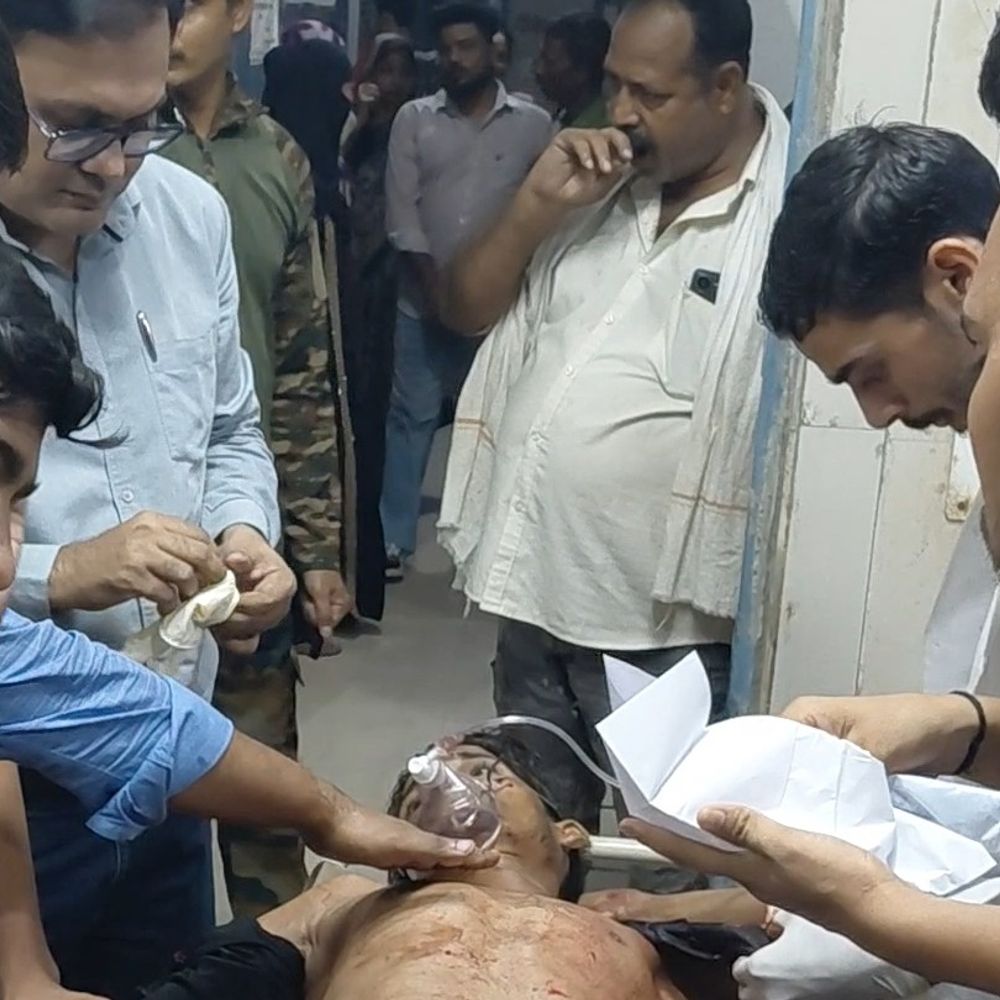 दो बाइक की भिड़ंत, युवक के सीने में बोल्ट घुसा:फर्रुखाबाद में दो गंभीर रूप से घायल, एक हायर सेंटर रेफर