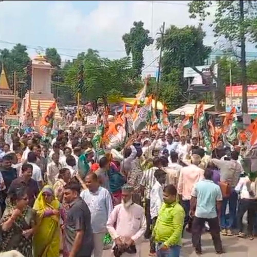 मुख्य चुनाव आयुक्त के इस्तीफे की मांग:रायबरेली में पुतला दहन के दौरान कांग्रेस कार्यकर्ताओं की पुलिस से झड़प