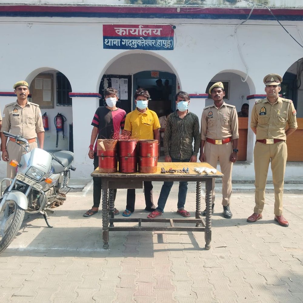 ट्रांसफार्मर से कॉपर कॉइल चोरी करने वाला गिरोह पकड़ा:3 आरोपी गिरफ्तार, 6 कॉइल और चोरी की बाइक बरामद