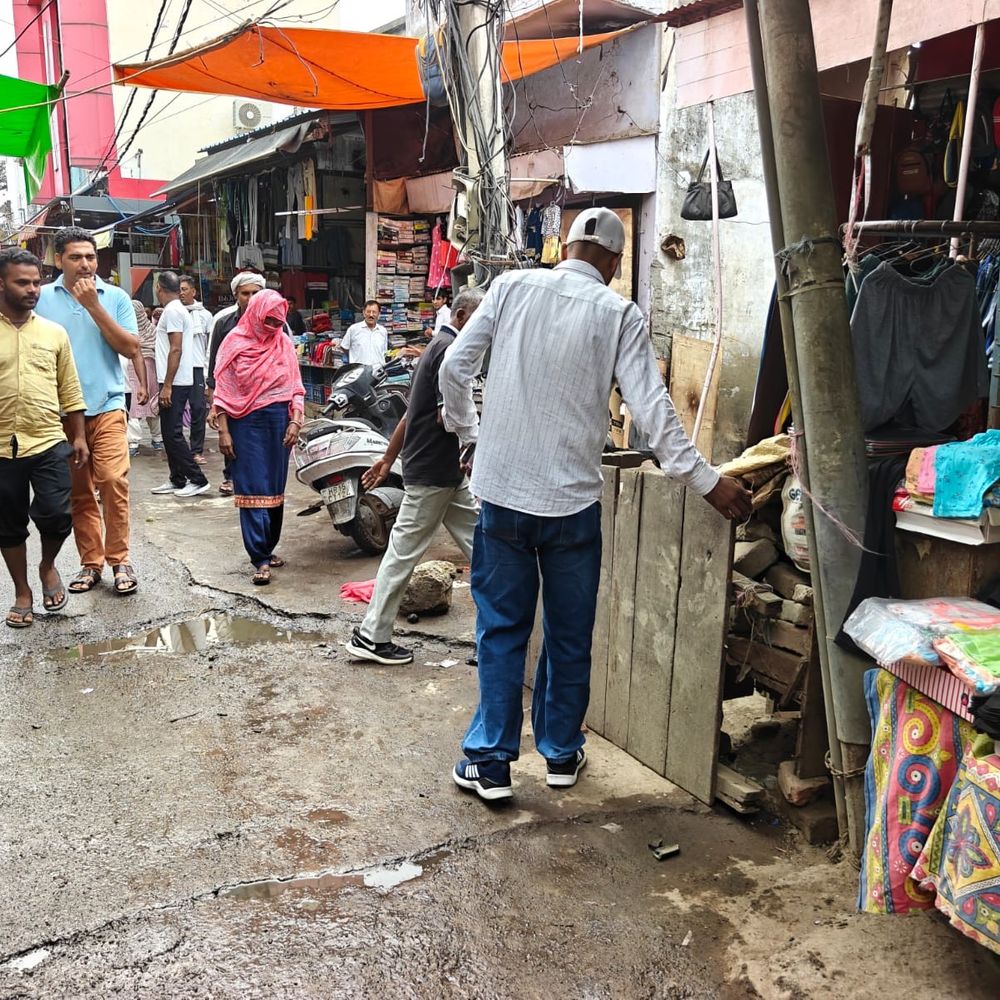 महम में नगर पालिका ने हटाया अतिक्रमण:मेन बाजार समेत कई जगह से सामान जब्त; उपप्रधान बोले- अब रोज चलेगा अभियान
