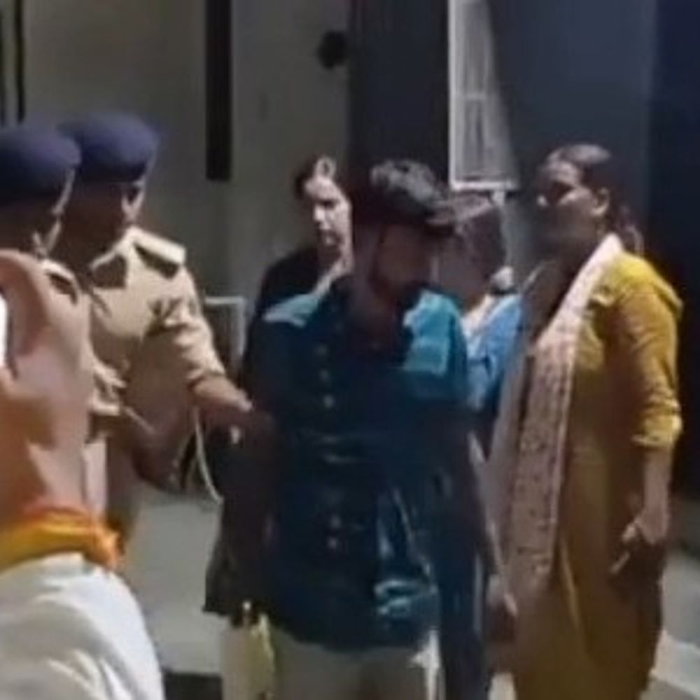 रोसरा डीसीएलआर के 3 बैंक खाते फ्रीज:दो लाख नगद और वॉशिंग मशीन रिश्वत में मांगे थे, तीन पहले निगरानी ने छापेमारी की थी