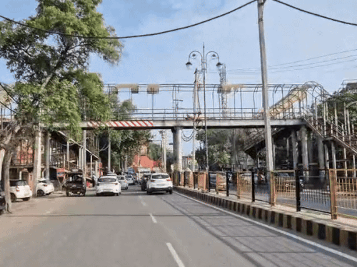 ₹1.80 करोड़ में बना ब्रिज, लोगों ने इस्तेमाल नहीं किया:हिसार में 13 साल बाद तोड़ा जा रहा; पूर्व मंत्री बोले- बिना रिसर्च बना, इसलिए फेल