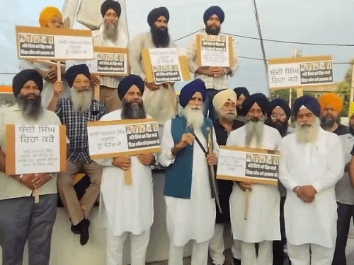 कुरुक्षेत्र में बंदी सिखों की रिहाई के लिए धरना जारी:संगत का कमेटी को समर्थन; प्रधान झींडा बोले- जरूरत पड़ी तो जेल भरो आंदोलन करेंगे