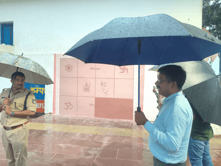मंदाकिनी उफनी, रामघाट में खतरे के निशान के पार जलस्तर:चित्रकूट में 26 दिन में दूसरी बार बाढ़ जैसे हालात; एमपी-यूपी प्रशासन अलर्ट, SDRF तैनात