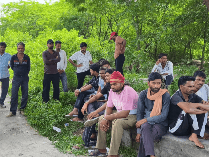 दतिया में झाड़ियों में मिला शव, हाथ-पैर बंधे थे:शराब पार्टी में बुलाकर युवक को मारने का आरोप, 8 आरोपियों पर केस
