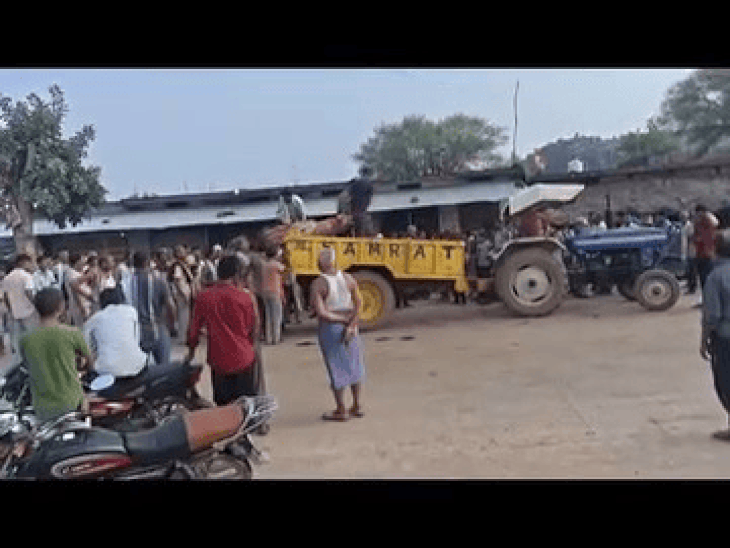 जात्रा से लौटे युवक ने फांसी लगाकर जान दी:छतरपुर में विवाद के बाद पिता ने डांटकर भगाया था