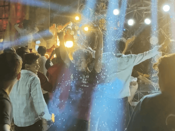 शिवपुरी में गणेश विसर्जन शोभायात्रा में 2 लाख श्रद्धालु शामिल:रात 8 से सुबह 6 बजे तक चला समारोह; डीजे और झांकियां रहीं आकर्षण
