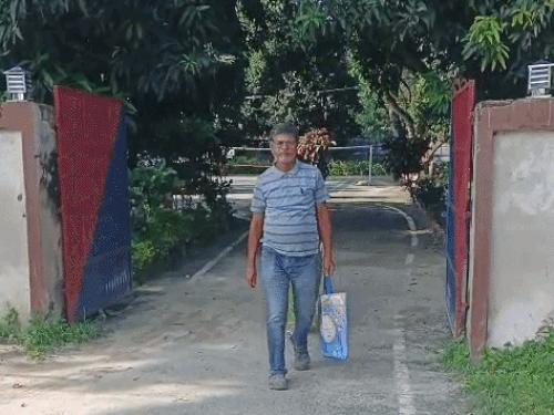 सहरसा में रिटायर्ड हेडमास्टर से गाली-गलौज:दंपती बोले- पड़ोसी ने घर में गंदा पानी फेंका, धमकी भी दी; DIG-हाईकोर्ट रजिस्ट्रार से लगाई सुरक्षा की गुहार