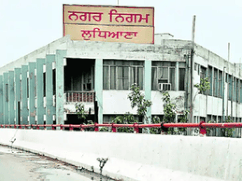 लुधियाना निगम अफसर 28 साल से नहीं वसूल पाए जुर्माना:बिल्डिंग ब्रांच का बकाया 43 करोड़, 1998 से लगातार चल रही पेंडेंसी; विजिलैंस को शिकायत