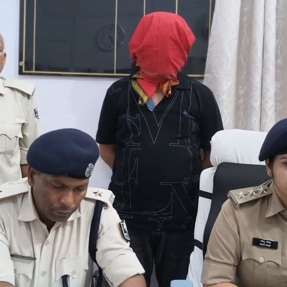 कैमूर में 1.40 करोड़ के साइबर फ्रॉड का आरोपी अरेस्ट:म्यूल खातों से देशभर में ठगे करोड़ों रुपये, डिजिटल अरेस्ट से करता था ठगी
