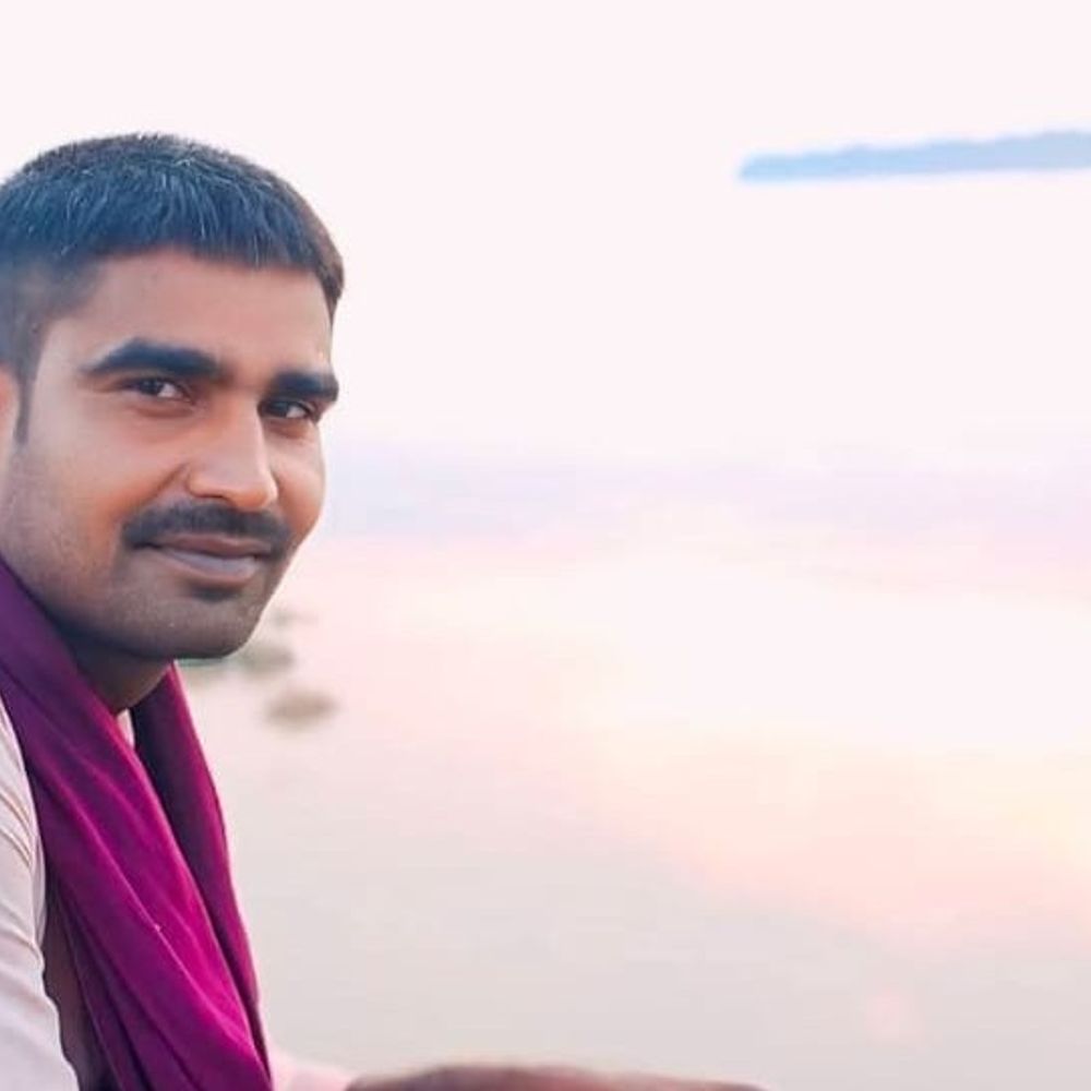 हैदराबाद में ट्रक से टकराया कंटेनर:बक्सर के पिंटू की दबने से मौत; एक महीने पहले ही घर से लौटे थे, 2 बच्चों के पिता थे