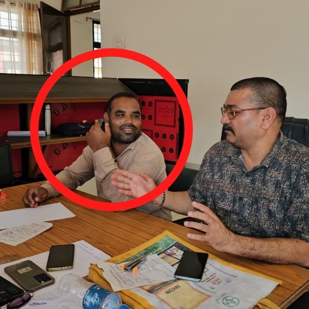 नायब तहसीलदार का निजी कर्मचारी 8 हजार रिश्वत लेते गिरफ्तार:नामांतरण के बदले मांगे थे रुपए, जबलपुर   लोकायुक्त ने की कार्रवाई